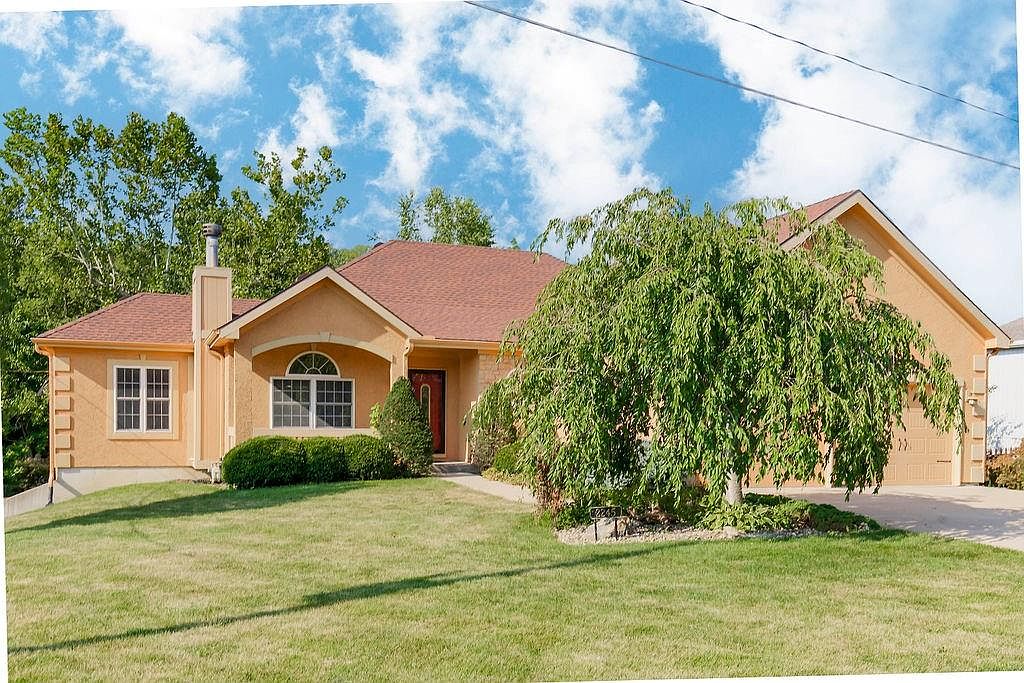 2245 Vilas St, Leavenworth, KS 66048 | Zillow