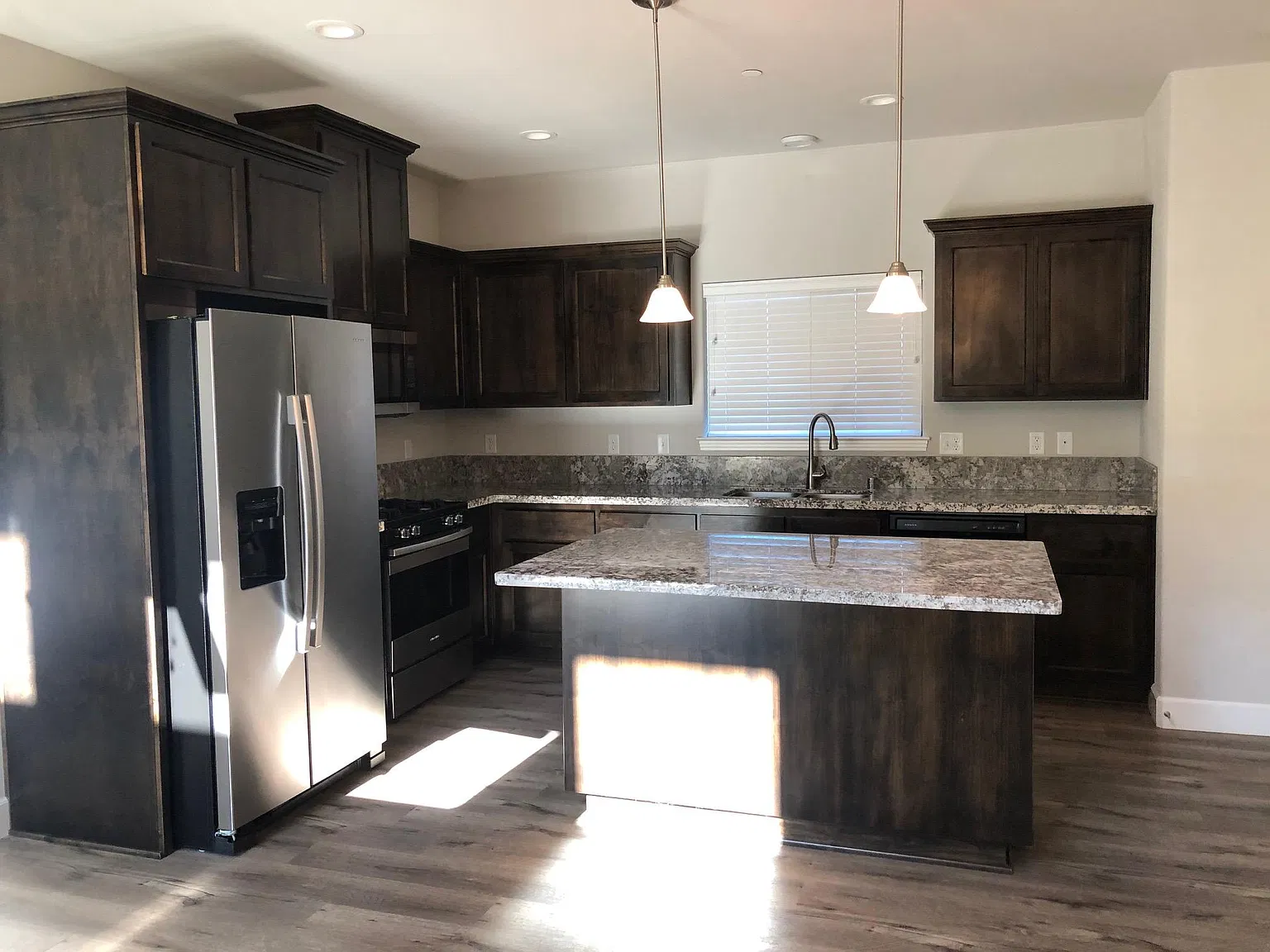 3 bed, 2.5 bath, 1764 sqft, $2,190 — Photo 4