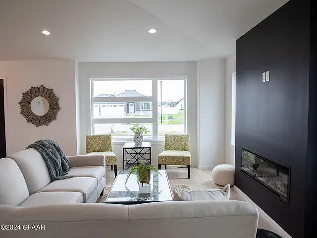 372 Wren Dr — Photo 9