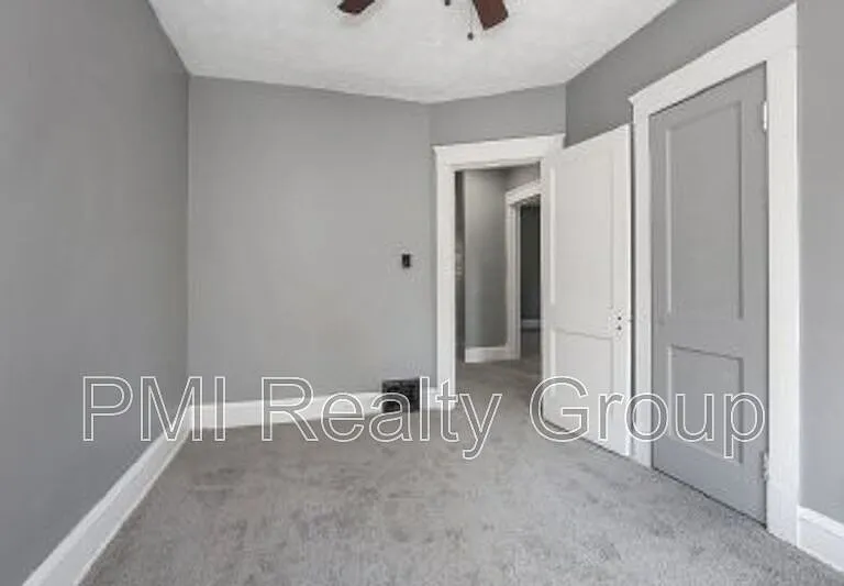 12203 Castlewood Ave — Photo 24