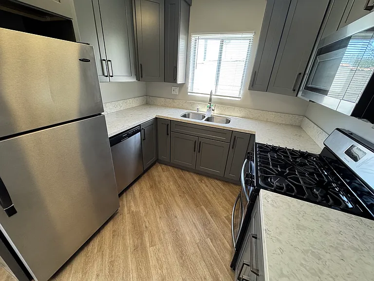 5068 Franklin Ave — Photo 11