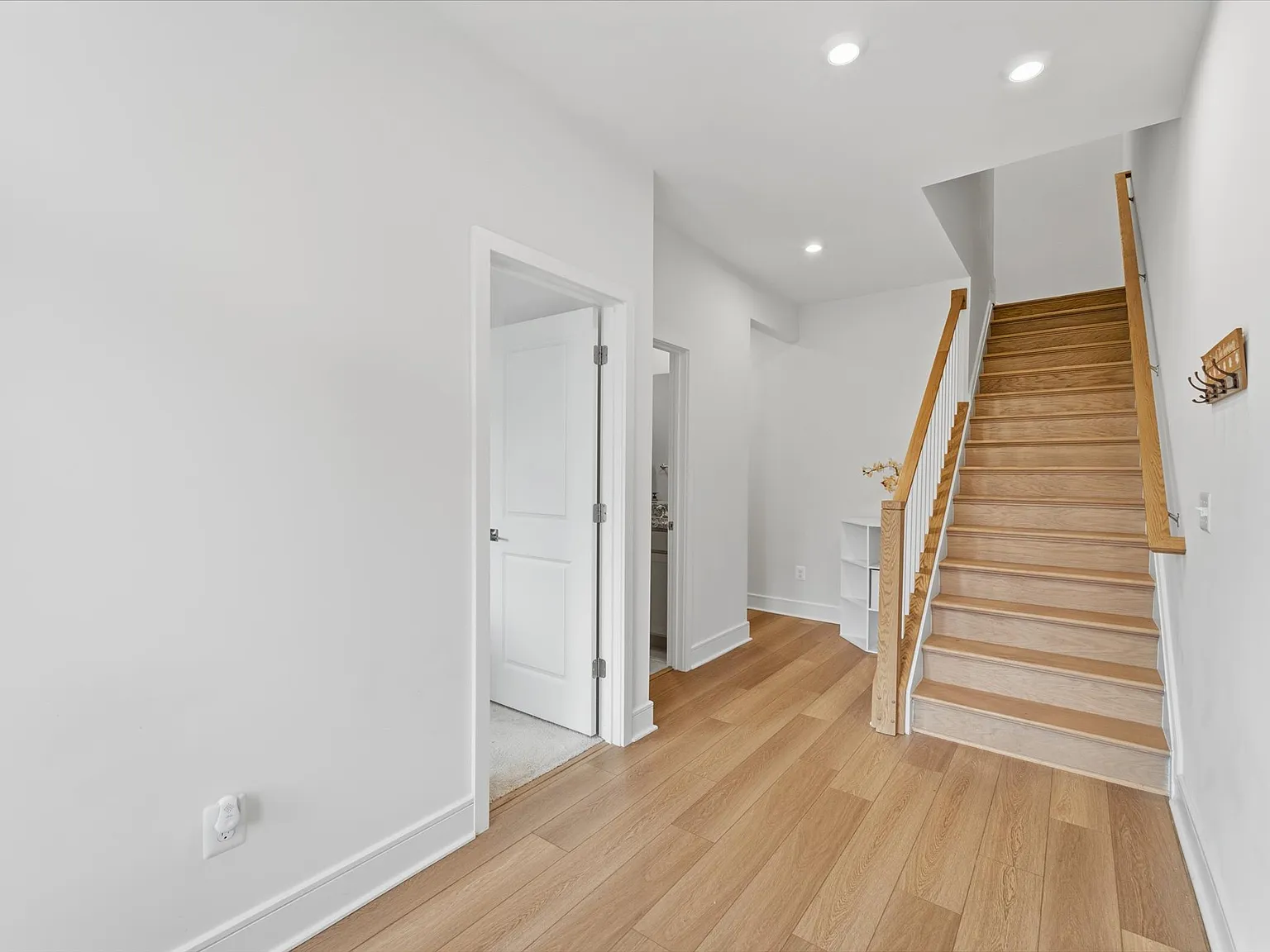 4 bed, 3.5 bath, 2200 sqft, $3,200 — Photo 3