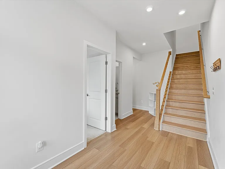 4256 Frost St — Photo 3