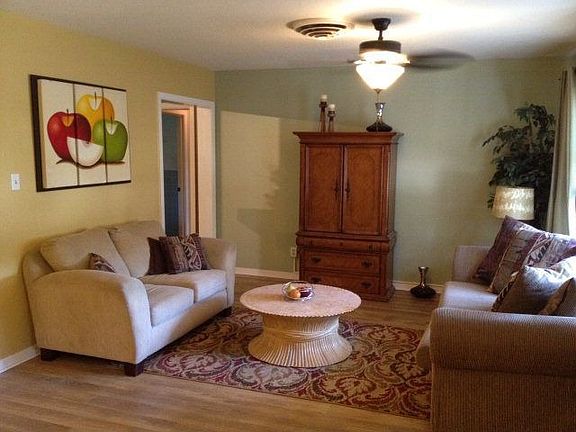 3rd image of 1200 Cedar Ln