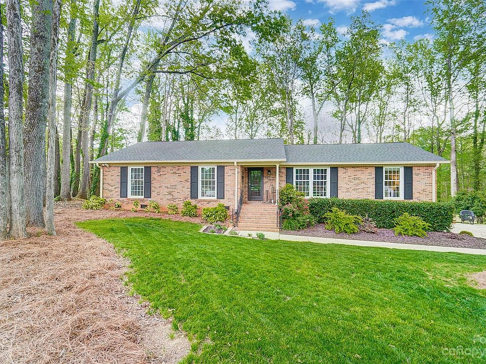 301 Lakenheath Ln, Matthews, NC 28105 Zillow