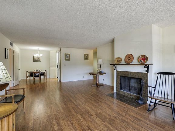 5th image of 1945 Mount Vernon Ct APT 15