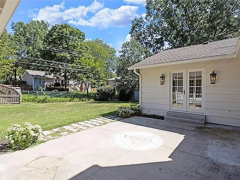 8105 Rosewood Dr — Photo 46