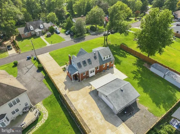 6334 Edgemoor Ln, Alexandria, VA 22312
