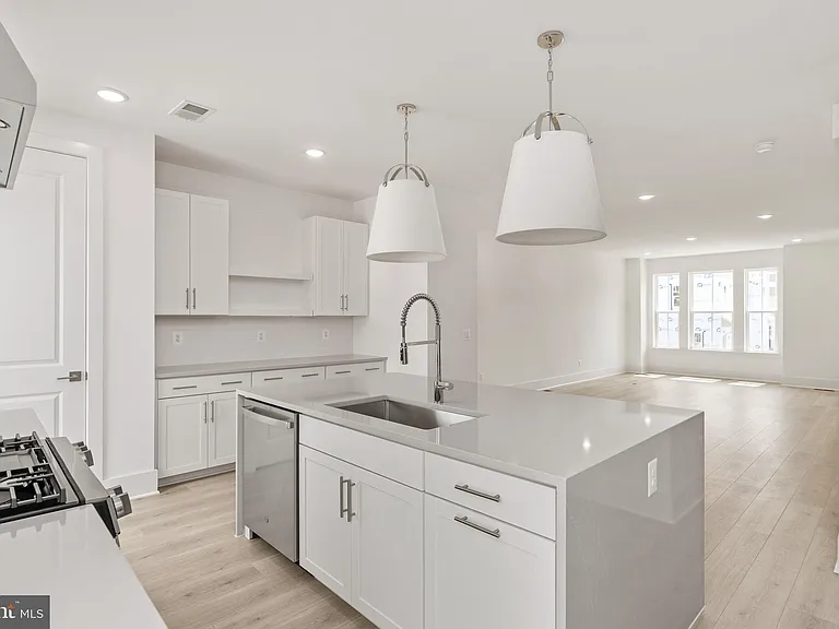 9207 Forkleaf Oak Dr — Photo 22