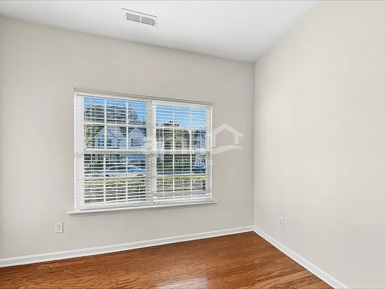 1010 Golden Crest Dr — Photo 9