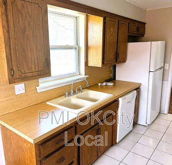 3025 NW 67th St — Photo 9