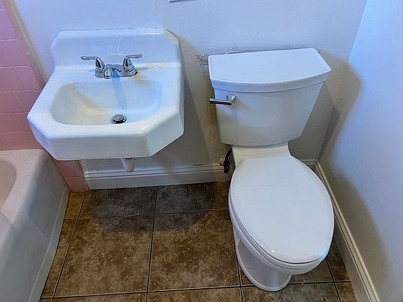 4th image of 404 Central Ave APT C