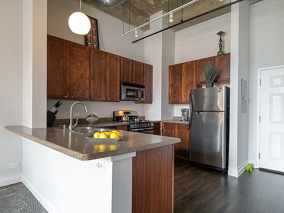 3rd image of 1820 N Spaulding Ave APT 207