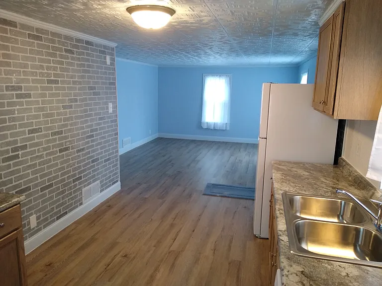 2312 E John St — Photo 6