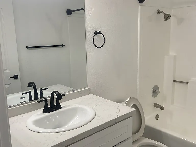 Portofino Apartments — Photo 23