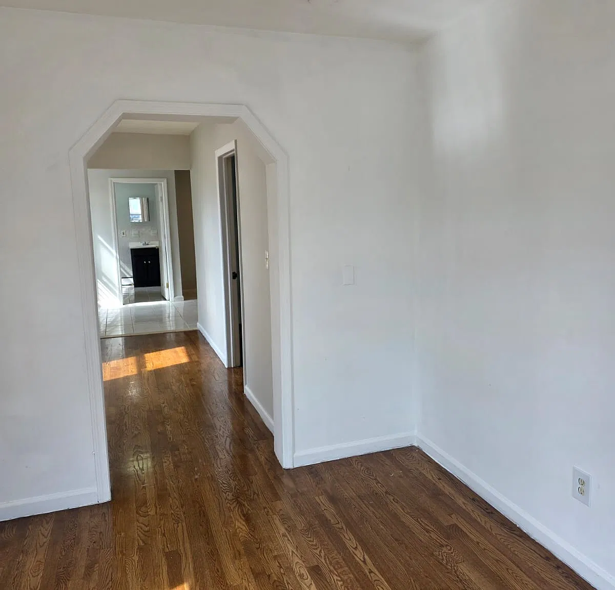 2 bed, 1000 sqft, $1,900 — Photo 3