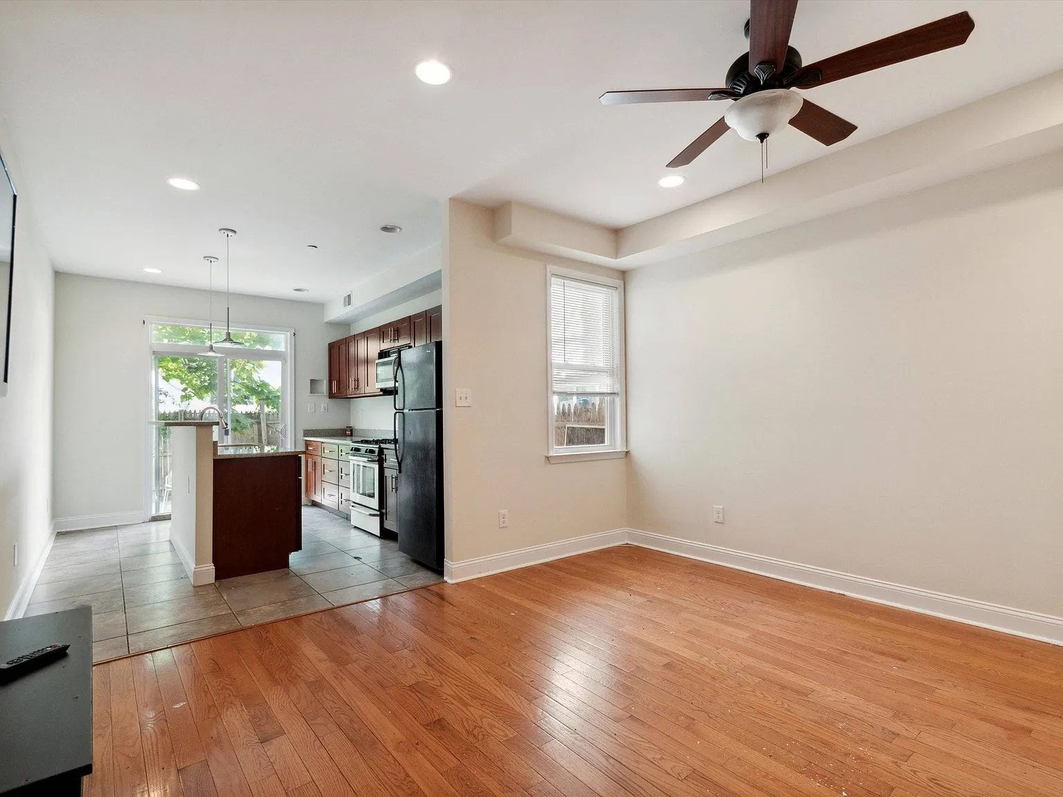 1424 Willington St — Photo 1