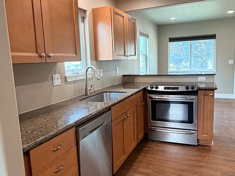 1006 Cascade St — Photo 11