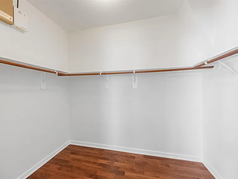 923 Shirefield Ln — Photo 26
