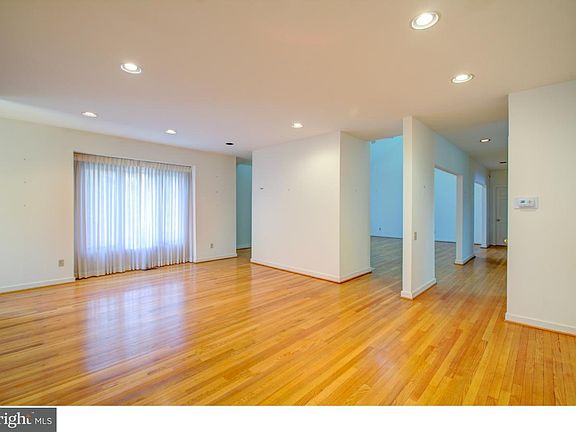 5th image of 102 Ashley Ct