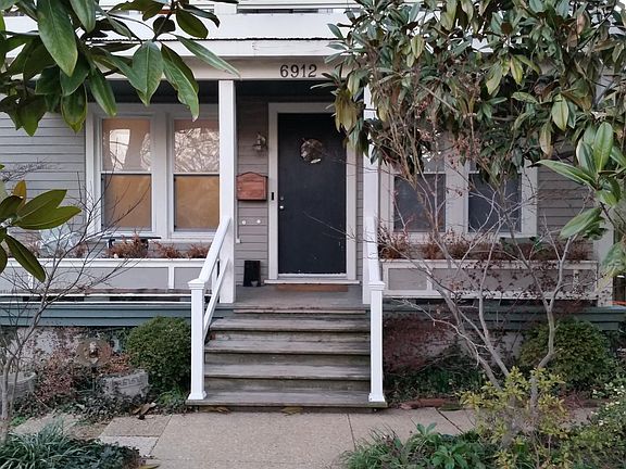 Private entrance to apartment