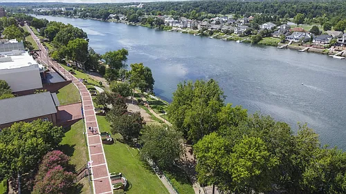 Lakeside on Riverwatch Photo 1