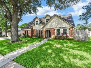 374 Dawn Hill Dr, Friendswood, TX 77546