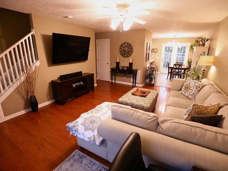 1st image of 935 Seven Oaks Blvd