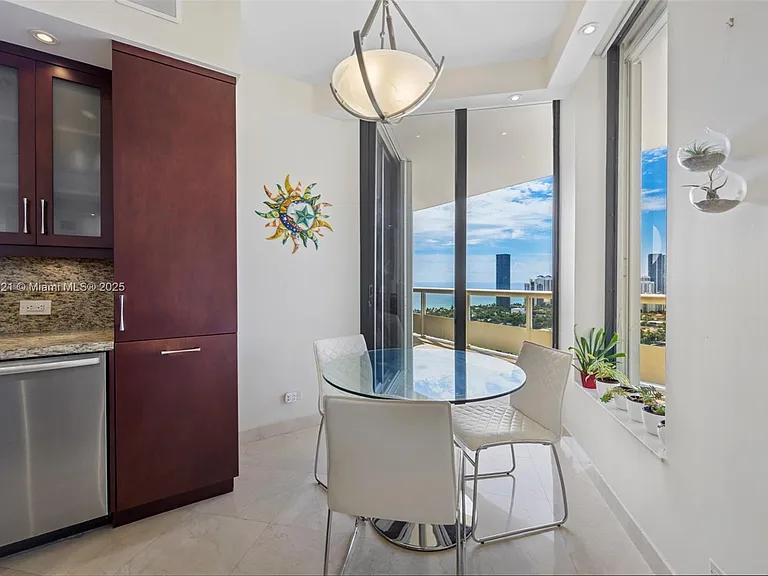 20191 E Country Club Dr #TS8 — Photo 8