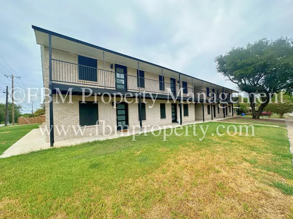 1401 N Clay St APT E, Ennis, TX 75119