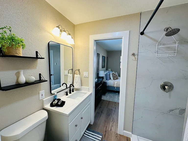 1505 N College St — Photo 28