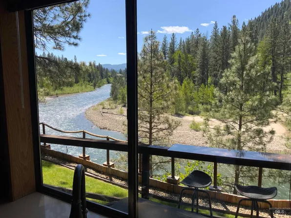 9 Chipmunk Ln, Garden Valley, ID 83622