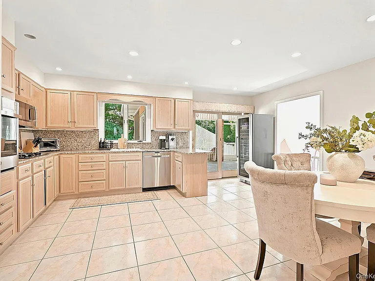 316 Gainsborg Ave #2 — Photo 8