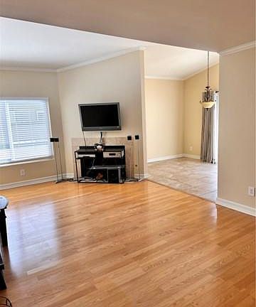3rd image of 1126 Cleghorn Dr Unit G