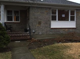 8160 256th St, Glen Oaks, NY 11004