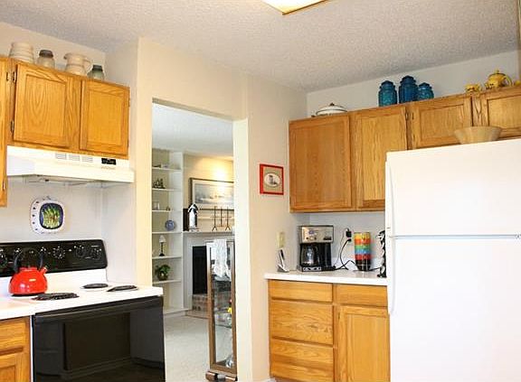 3rd image of 106 Colonial Cir