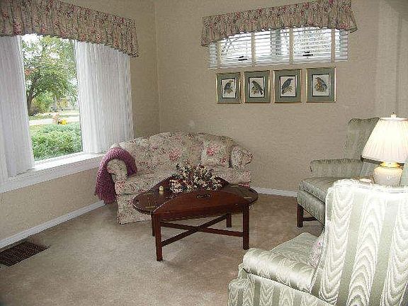 FORMAL LIVING ROOM!