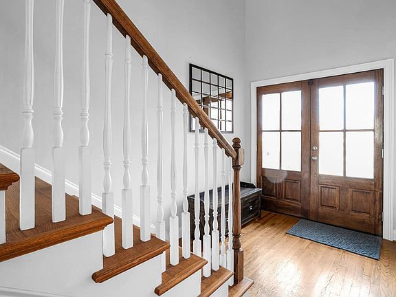 3rd image of 726 Rutherford Rd