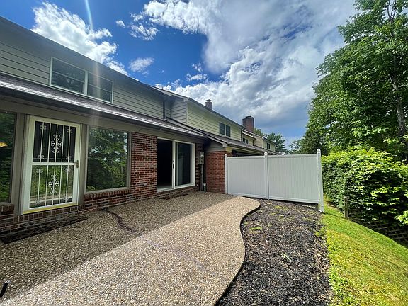 5th image of 630 Carriage Dr