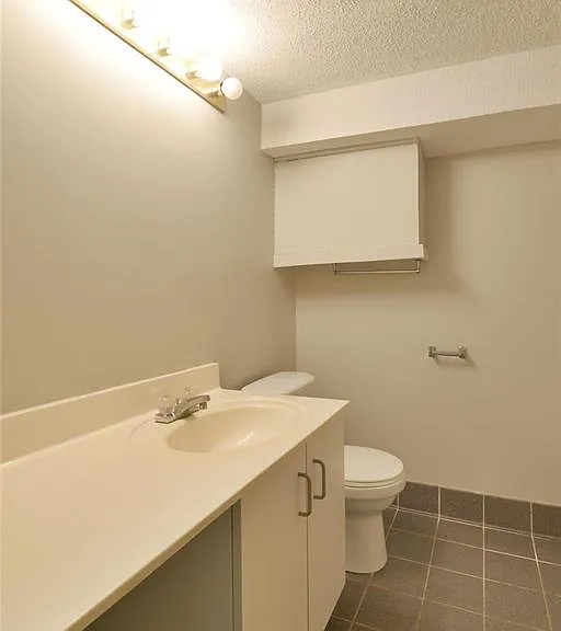 8045 Watkins Dr — Photo 40