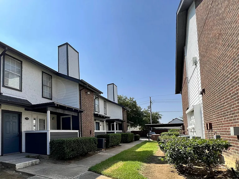 The Pinnacle Apartments — Photo 17