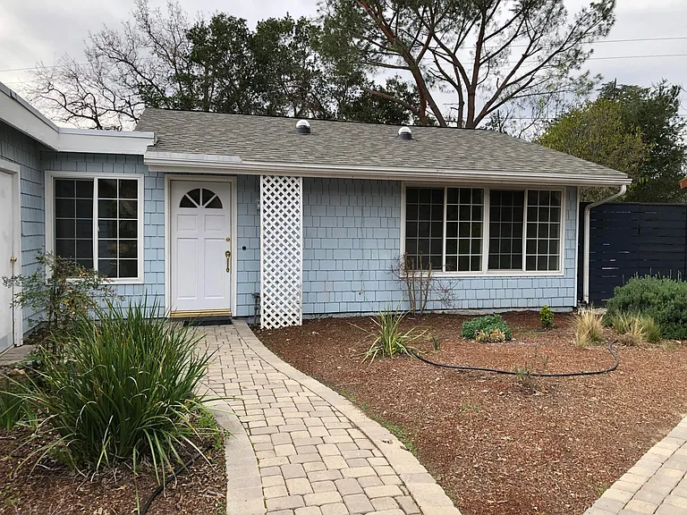 905 Park Rd — Photo 1