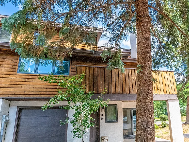 83 Larkspur Ln #B — Photo 31