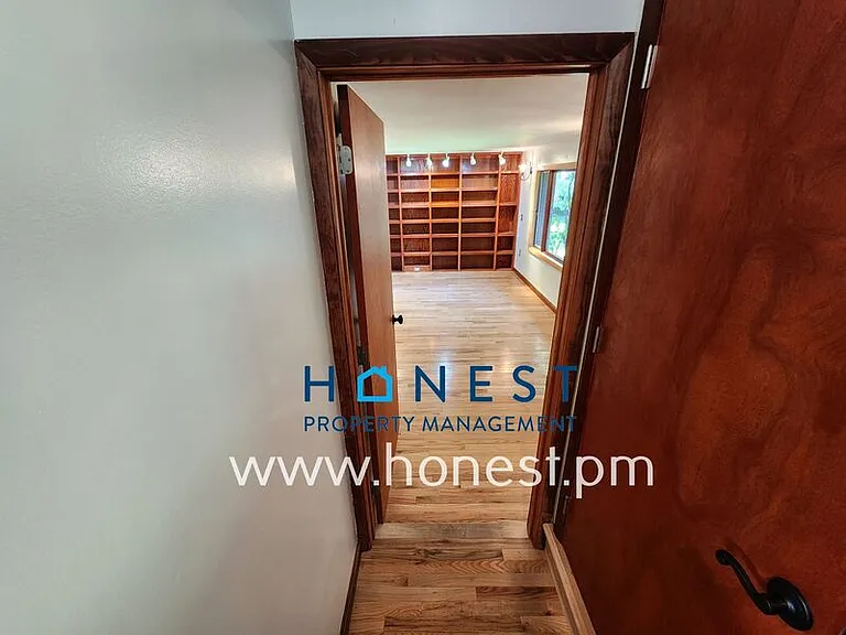 15 Thompson St — Photo 17
