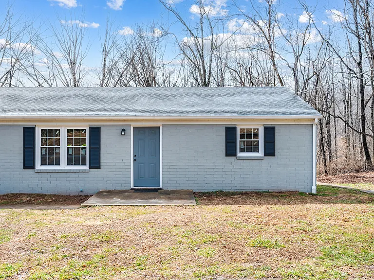 236 Newcomb Drive - 2 — Photo 2