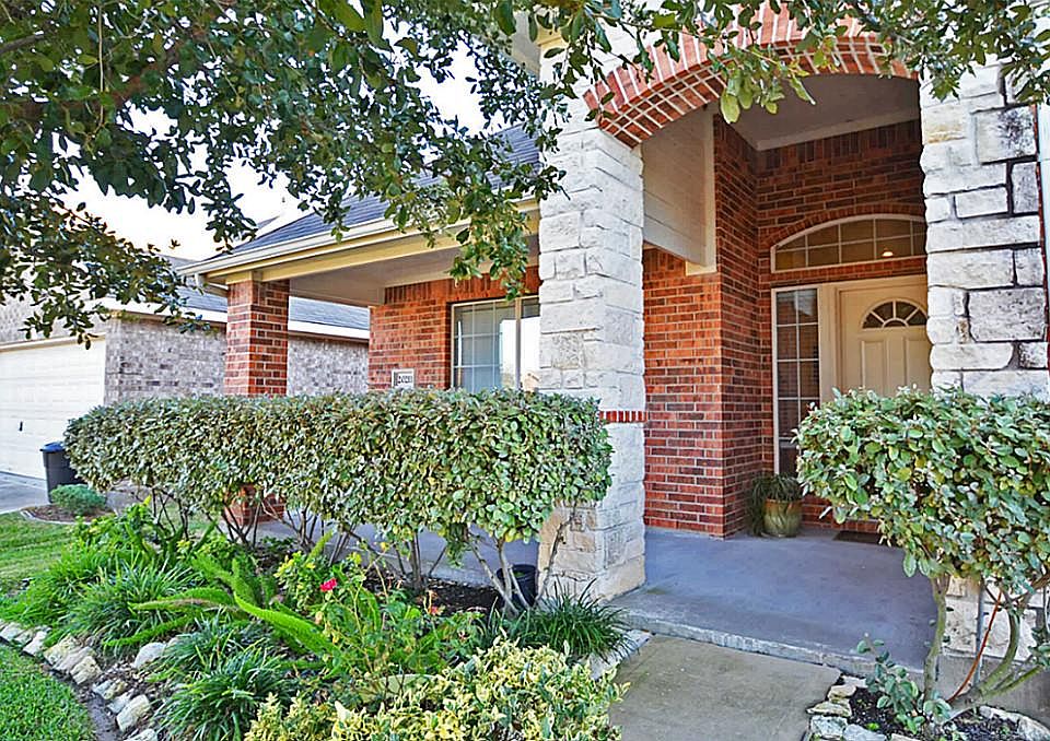 Large entry way with enough room for a sitting area.