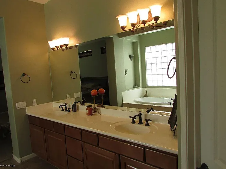 8628 S 21st Pl — Photo 12