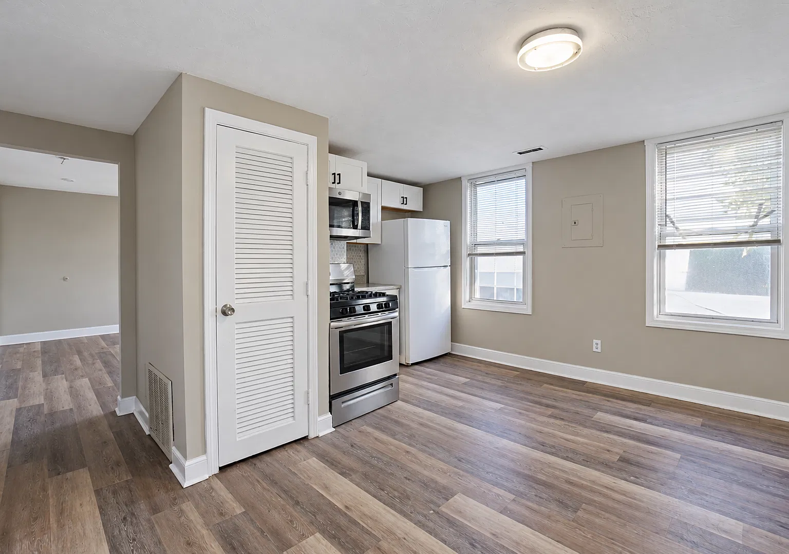 Apartment for rent at 100 Eastern Ave, Worcester, MA 01605 — Photo 2