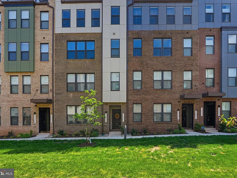44617 Wolfhound Sq — Photo 1