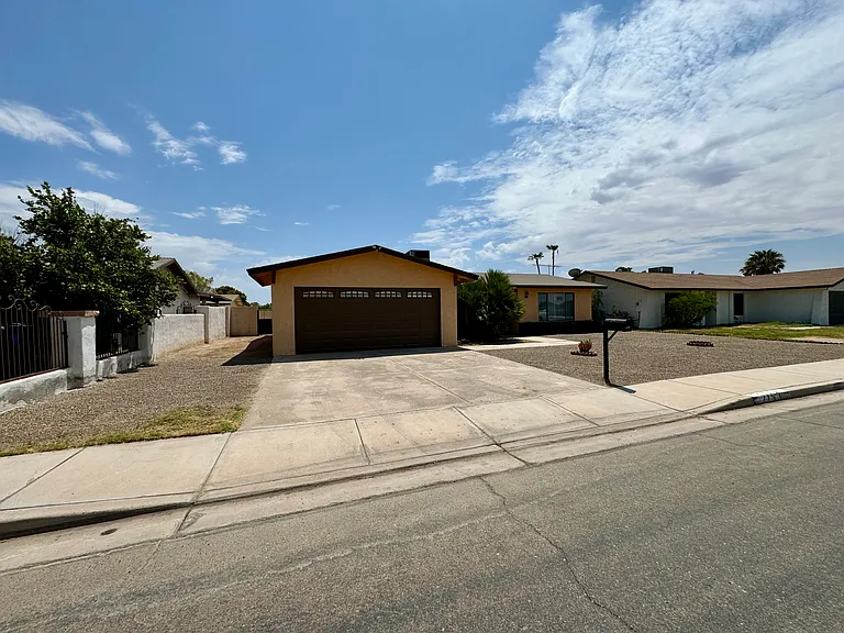 2153 S 29th Ave — Photo 18